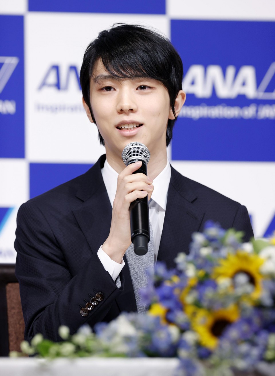 "Hoàng tử sân băng" Yuzuru Hanyu chính thức giải nghệ sau 12 năm, tuyên bố ở họp báo gây chấn động châu Á