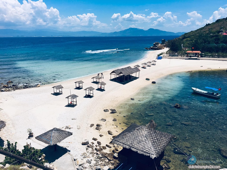 Bãi biển trên đảo Yến – Hòn Nội bãi biển Nha Trang