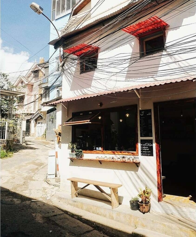 Địa chỉ đầu tiên của Le J Cafe nằm ở số 51A đường Yersin, phường 10. Ảnh: Le J