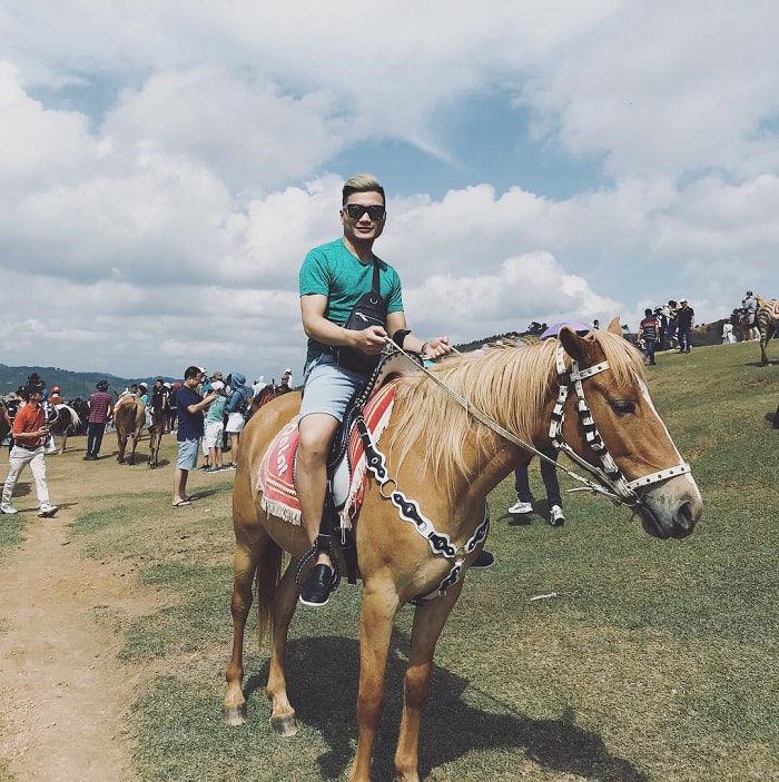 địa điểm du lịch Lạc Dương - cưỡi ngựa ở núi Langbiang