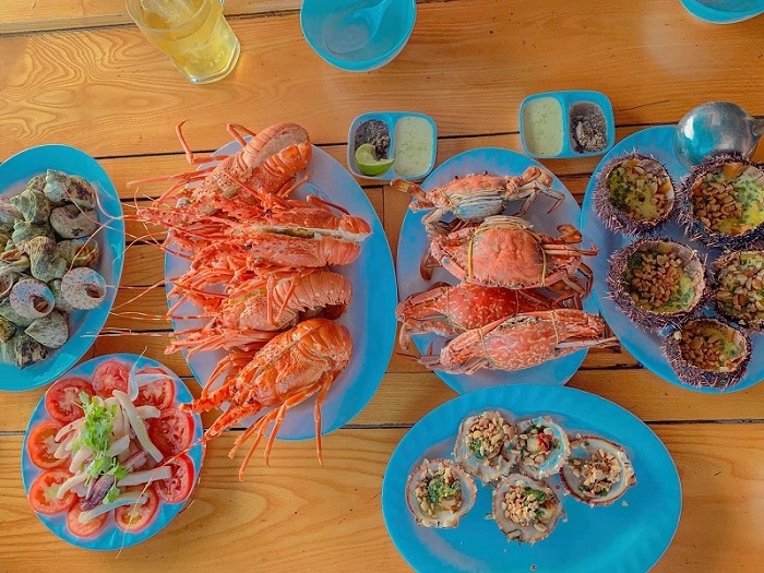 Những quán hải sản ngon rẻ ở Côn Đảo- quán Sang Tuyền thực đơn