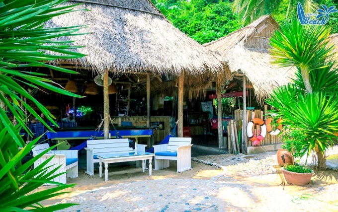 Homestay có phục vụ quầy bar ngoài trời để du khách có thể tận hưởng trọn vẹn kỳ nghỉ của mình. Ảnh: Lifes A Beach