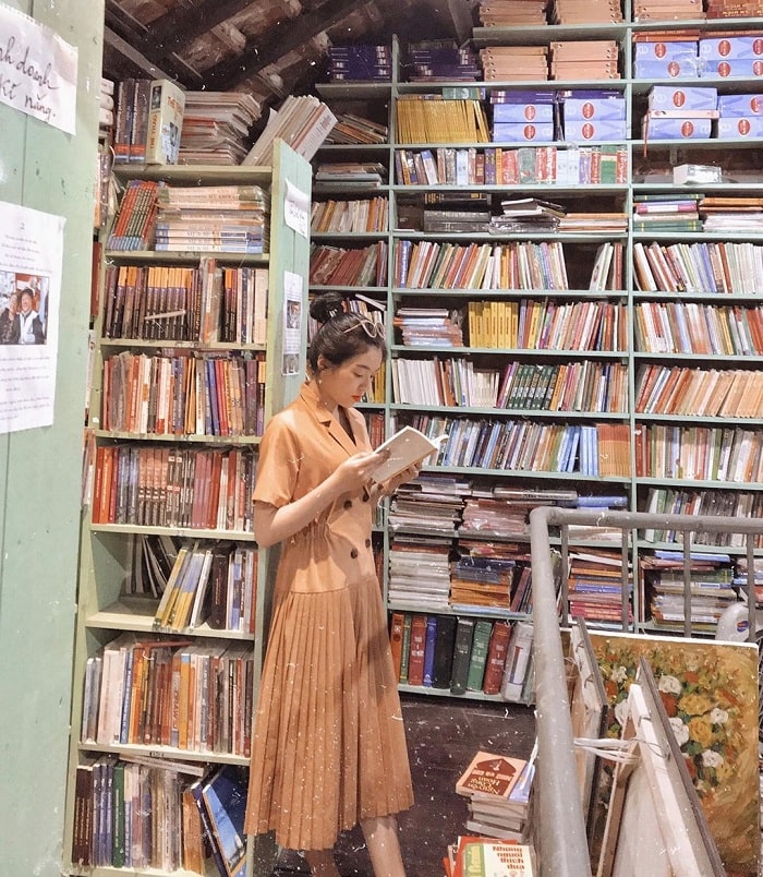 Mua sách ở phố Đinh Lễ - một trong những điều phải làm khi tới Hà Nội