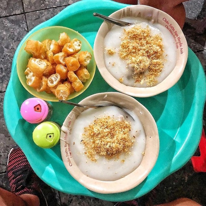 Ăn cháo sườn sụn ở chợ Đồng Xuân - một trong những điều phải làm khi tới Hà Nội