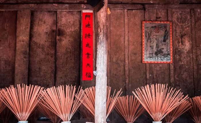 phơi hương - hoạt động làm hương của làng hương Phia Thắp ở Cao Bằng