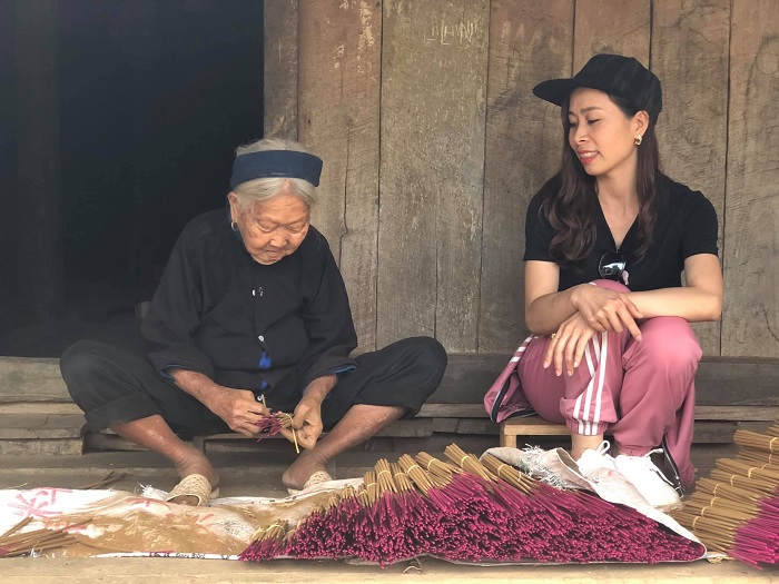 bó hương - hoạt động làm hương của làng hương Phia Thắp ở Cao Bằng