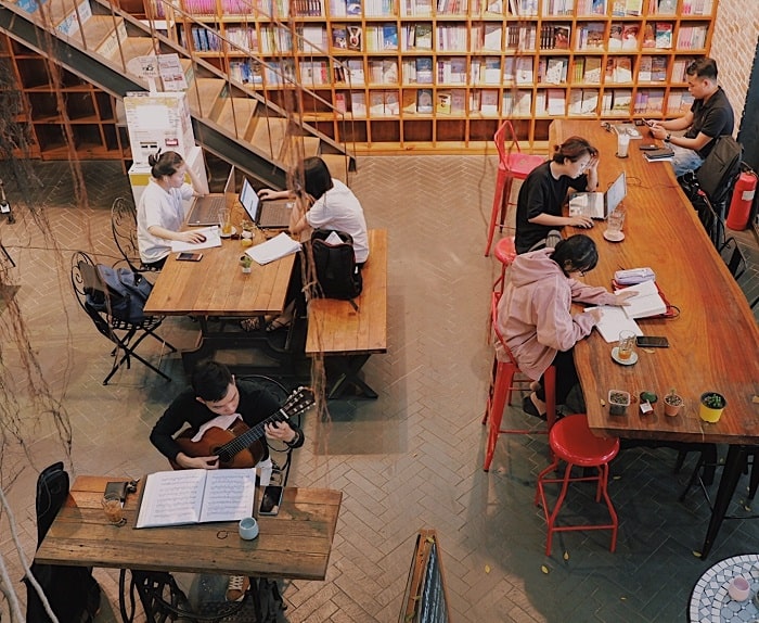 Nhã Nam Book N’ Coffee là một trong những quán cà phê sách ở Hà Nội