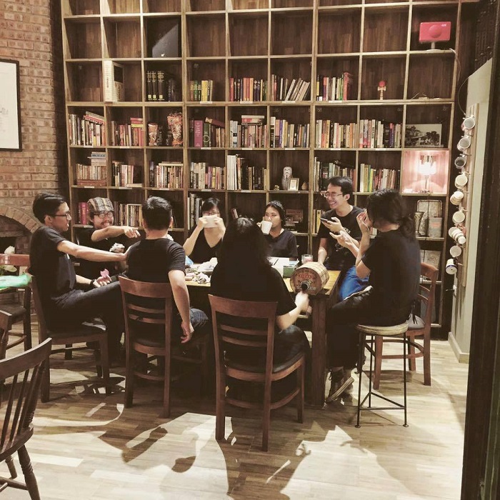 Tranquil Cafe là một trong những quán cà phê sách ở Hà Nội