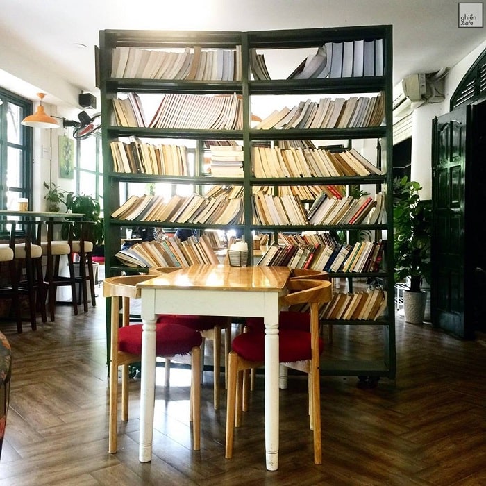 Tungbook Cafe là một trong những quán cà phê sách ở Hà Nội