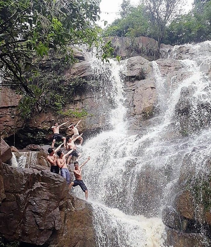 Những thác nước đẹp ở Quảng Ninh - thác Lựng Xanh nổi tiếng