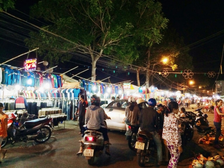Chợ đêm nằm ngay ở trung tâm của đảo Phú Quốc