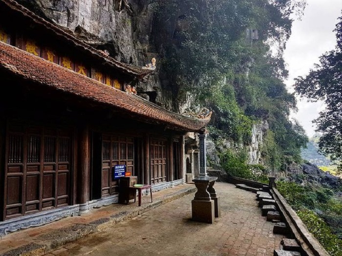 Chùa Trung ở chùa Bích Động Ninh Bình 