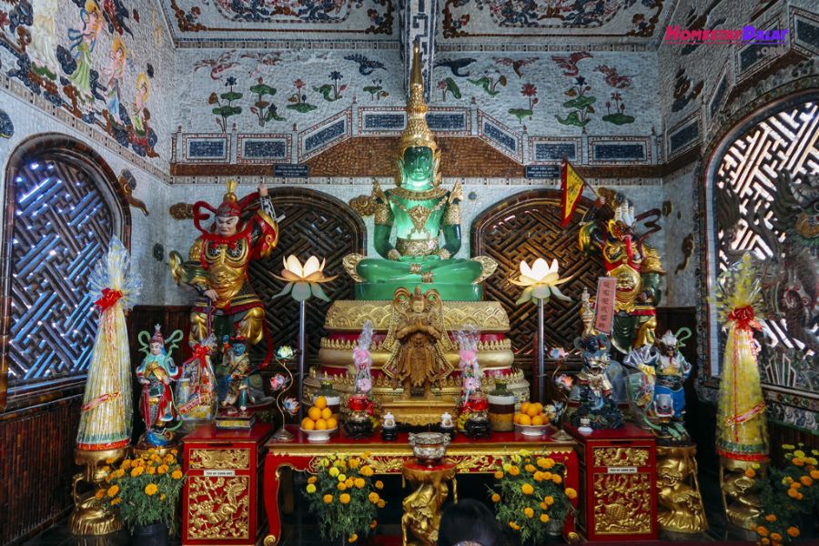 Tượng phật ngọc của chùa Ve Chai