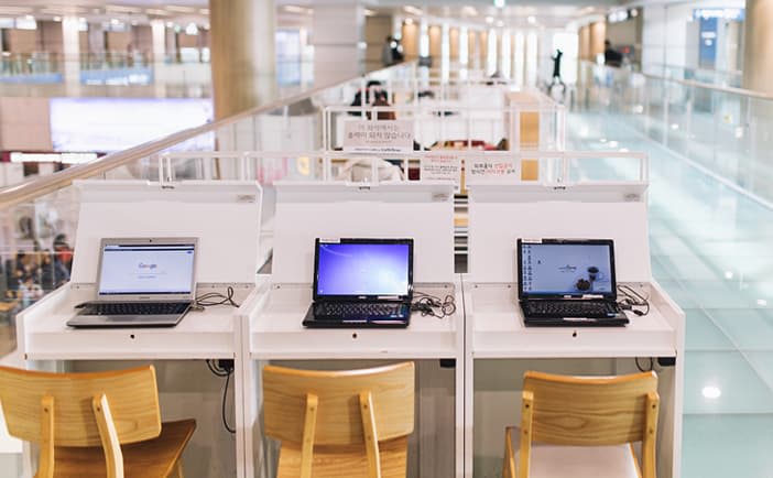 máy tính kết nối internet tại sân bay incheon