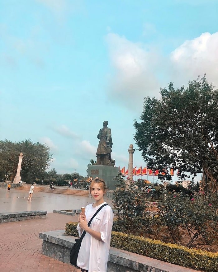 tượng đài Trần Quốc Tuấn - điểm đến gần hồ Vị Xuyên 