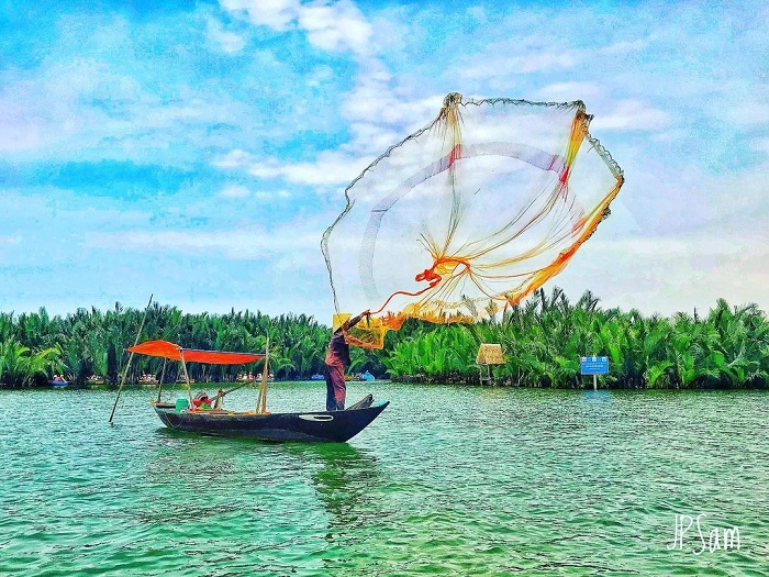 đánh bắt cá - hoạt động của người dân tại rừng dừa nước ở Quảng Ngãi
