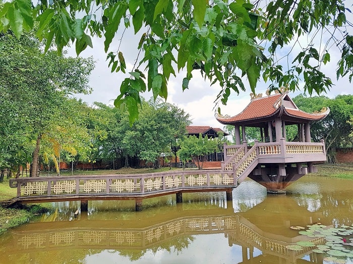 Chùa một cột làng cổ Phước Lộc Thọ