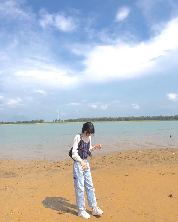 Dã ngoại cuối tuần sôi nổi bên người thân, bạn bè tại hồ Dầu Tiếng Tây Ninh thơ mộng gần Sài Gòn