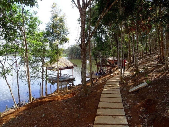 Hồ Toong Đam - con đường đi dạo