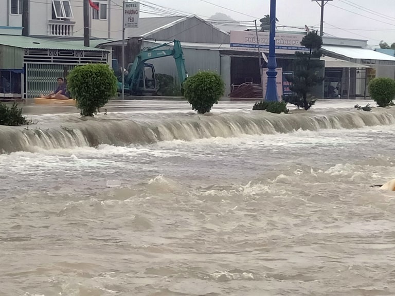 Giao thông vào mùa mưa bão ở Phú Quốc sẽ bị ngưng trệ do nước lũ dâng cao