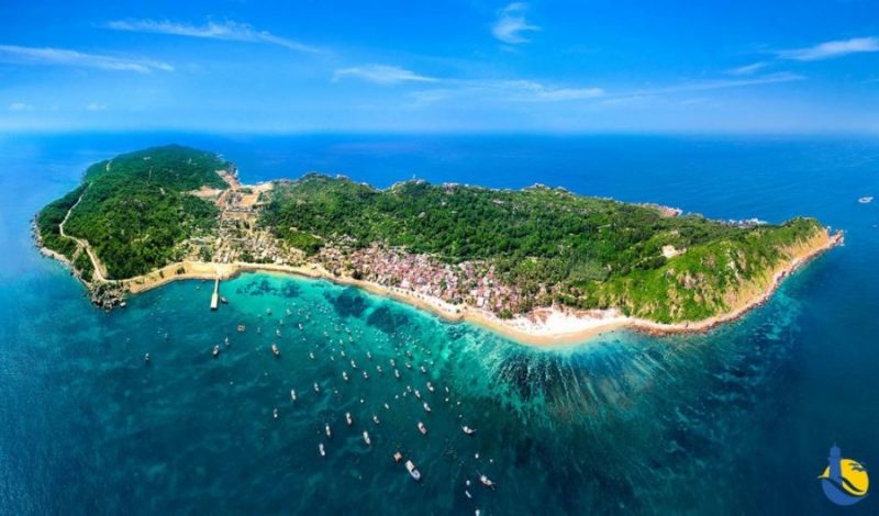 Nếu bạn đang có dự định dành thời gian nghỉ ngơi quý báu của mình tại một trong những bãi biển đẹp nhất của Việt Nam thừ đừng bỏ qua Cù Lao Xanh Quy Nhơn