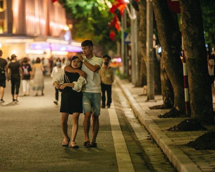 phố đi bộ - địa điểm đi chơi valentine ở Hà Nội được nhiều người yêu thích