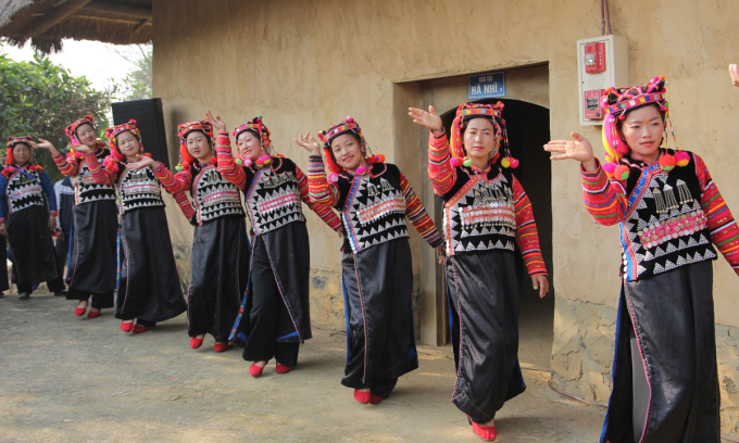 Tái hiện Lễ Khù sự chà của dân tộc Hà Nhì. Ảnh: Làng văn hóa - du lịch các dân tộc Việt Nam.