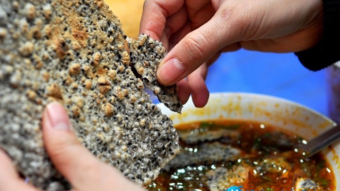 Bánh đa vừng - đặc sản Hà Tĩnh nổi tiếng