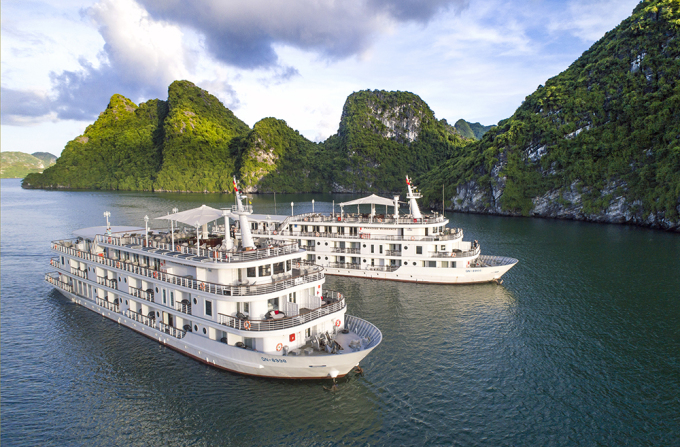Du thuyền Paradise Elegance mang đến du khách hải trình đi sâu khám phá vịnh Hạ Long trọn vẹn nhất.