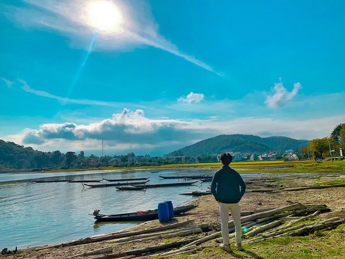 Du lịch hồ Lắk, khám phá hồ nước lớn nhất tại Tây Nguyên