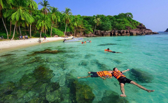 Du lịch Phú Quốc mùa nào đẹp nhất? - thư giãn tắm biển