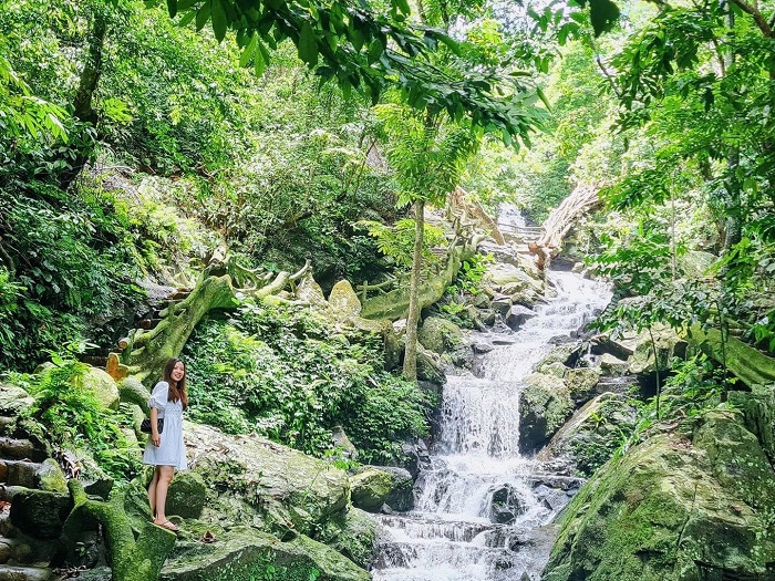check in thác nước khu du lịch Thiên Sơn Suối Ngà