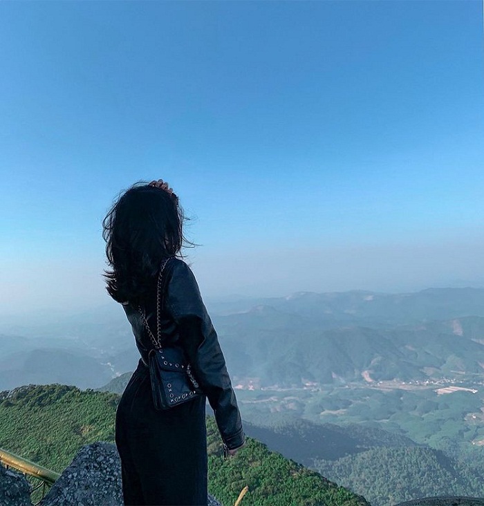 Ngắm cảnh thiên nhiên từ chùa Đồng Yên Tử