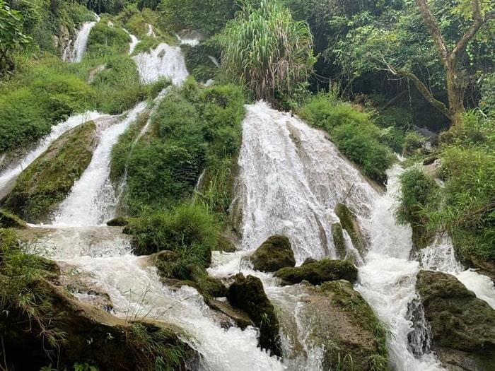 Thác Tạt Nàng - một trong những ngọn thác đẹp ở Mộc Châu