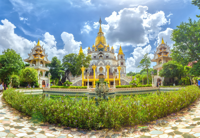Chùa Bửu Long - một trong những ngôi chùa đẹp nhất TP HCM.