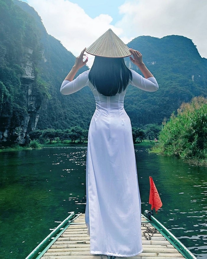 đi du lịch Ninh Bình nên mặc gì - áo dài