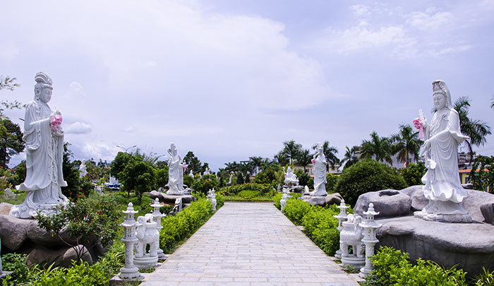 Viếng chùa Huỳnh Đạo An Giang - Các bức tượng Phật bằng đá