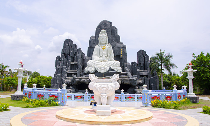 Viếng chùa Huỳnh Đạo An Giang - Tượng Phật bà Quan Âm