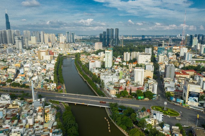 TP Hồ Chí Minh vắng lặng trong những ngày đầu giãn cách xã hội. Ảnh: Ngô Trần Hải An