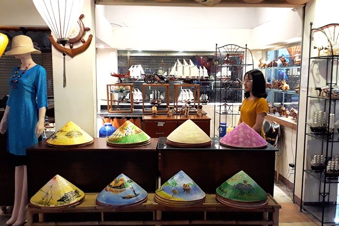 Chợ cổ Cần Thơ - cửa hàng bán mũ nón