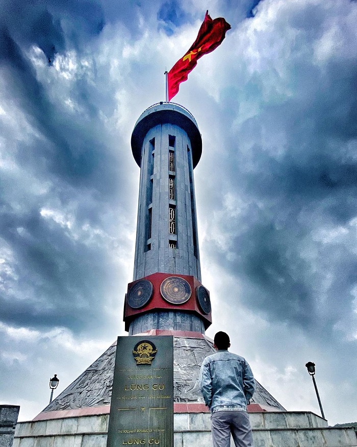 Cột cờ Lũng Cú là địa điểm du lịch ở Đồng Văn nổi tiếng