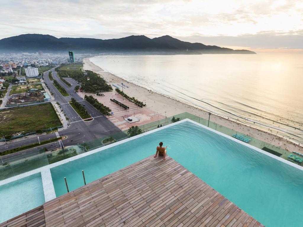 Khám phá top 10 khách sạn view biển Đà Nẵng hút khách du lịch mùa hè 2022 - Ảnh 10.