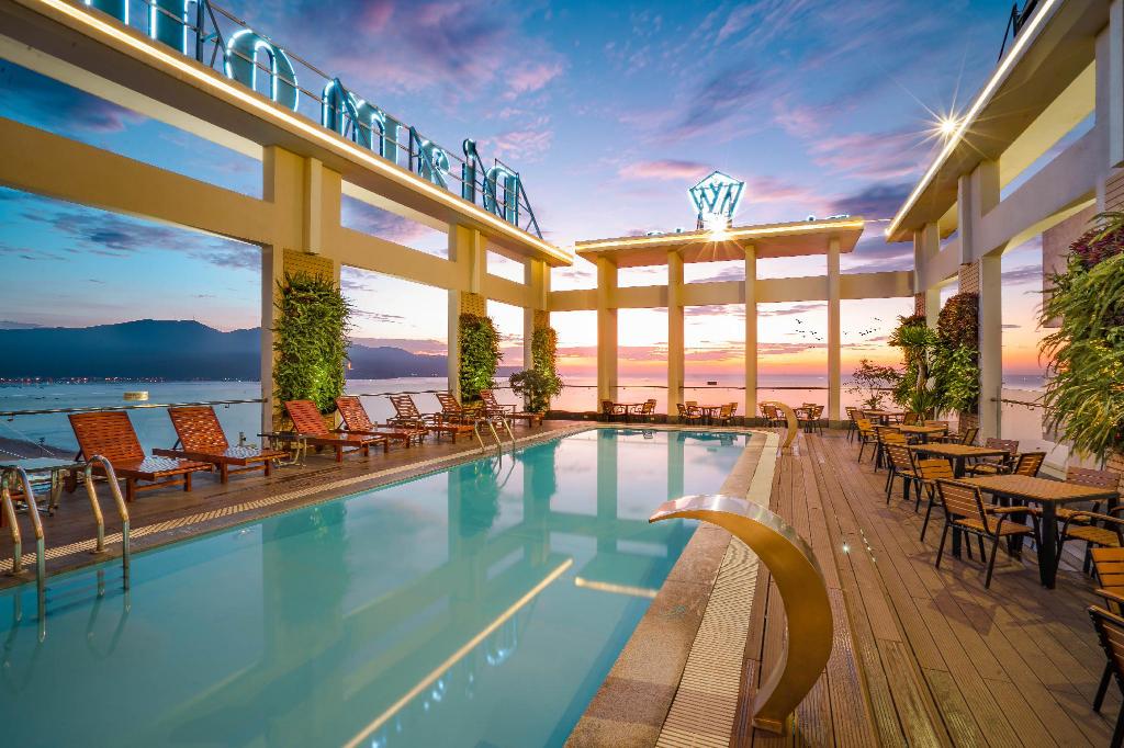 Khám phá top 10 khách sạn view biển Đà Nẵng hút khách du lịch mùa hè 2022 - Ảnh 2.