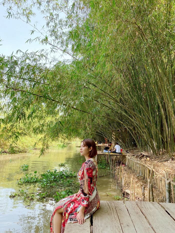 Tham quan khu du lịch sinh thái Bamboo Garden - Du khách chụp ảnh