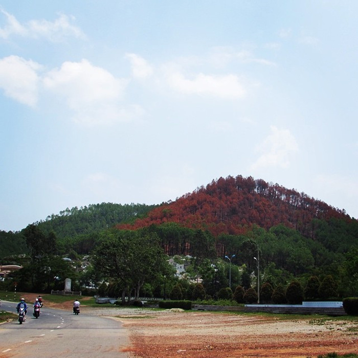 Núi Ngự Bình xứ Huế - gần trung tâm thành phố