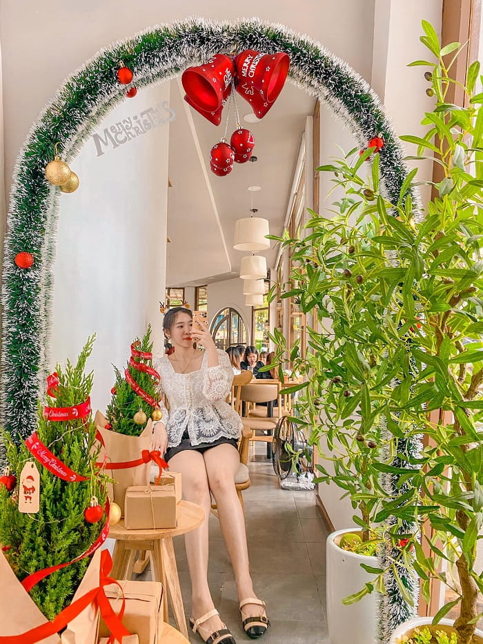 The Nap Cafe - quán cà phê trang trí Giáng sinh ở Đà Nẵng xinh xắn 