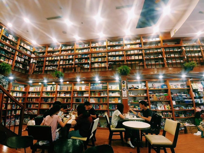Những quán cafe sách ở Sài Gòn - Nhã Nam Thư Quán 
