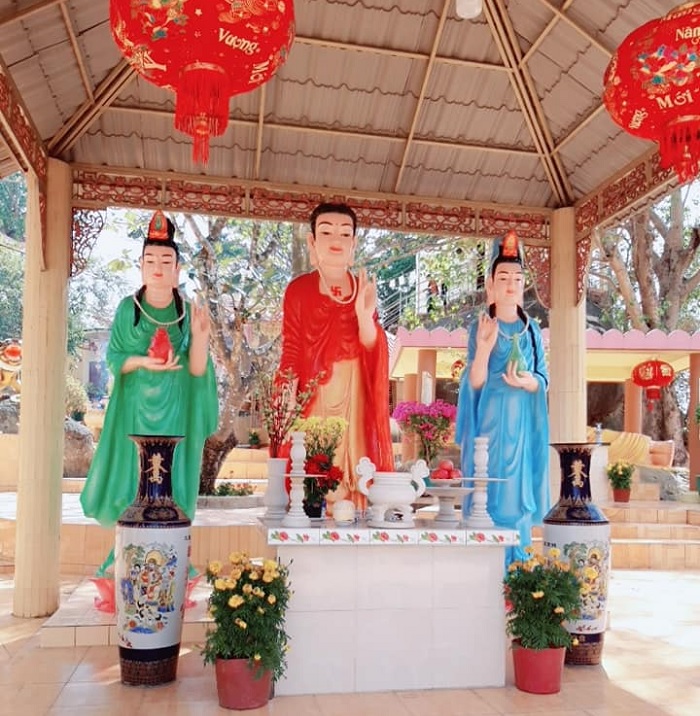 tượng lộ thiên - điểm thú vị tại chùa Bửu Phong 