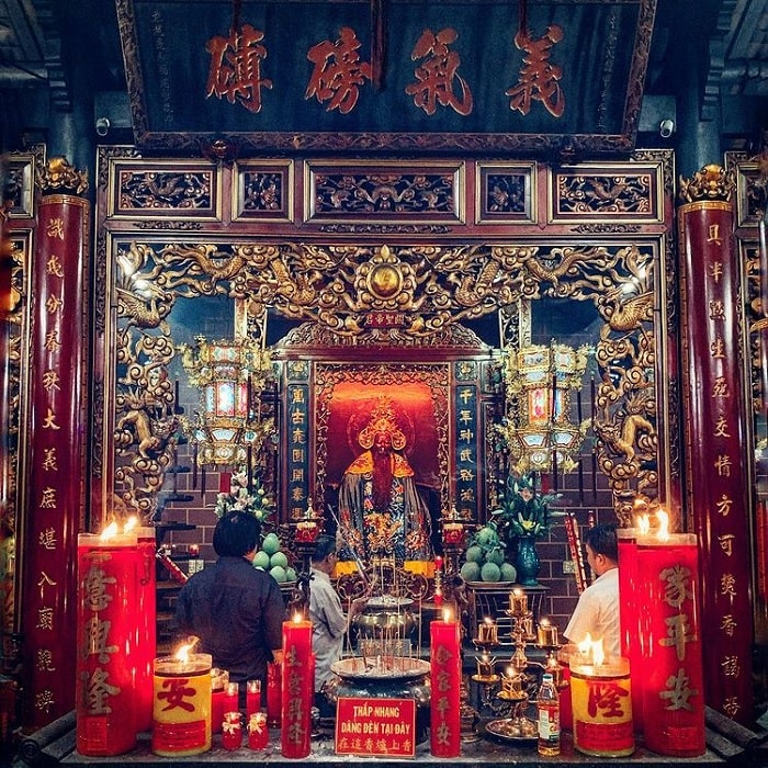 tượng quan công - vị thần chính tại chùa Ông Biên Hòa
