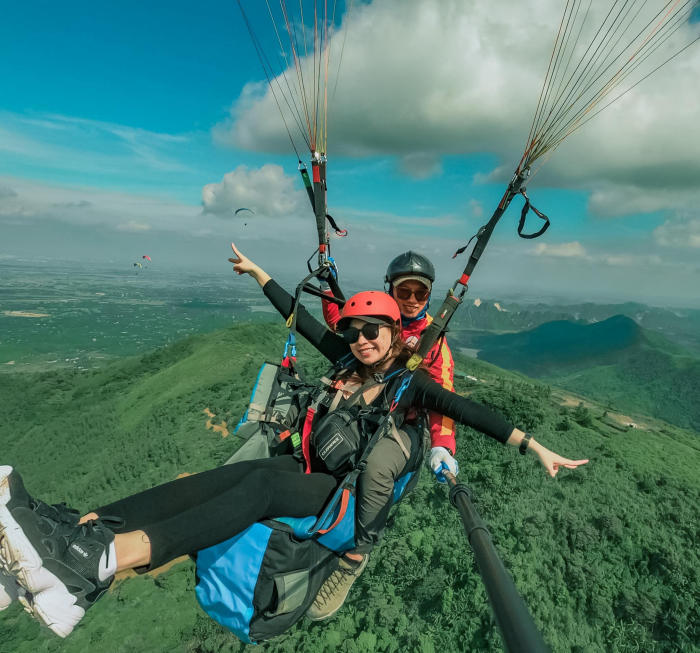 nhảy dù đồi bù: Thu Trang là một trong những cô bạn đam mê du lịch, đặc biệt là du lịch mạo hiểm.